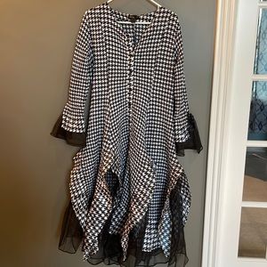 Black/white dress/costume